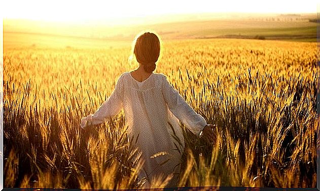 woman walking through the field to beat depression