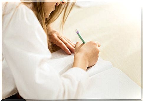 Woman drawing the wheel of life