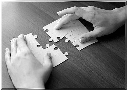 Hand with puzzle